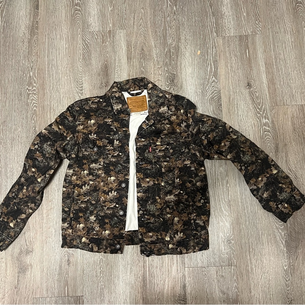 Levi’s Women’s Camouflage Denim Jacket Size Small